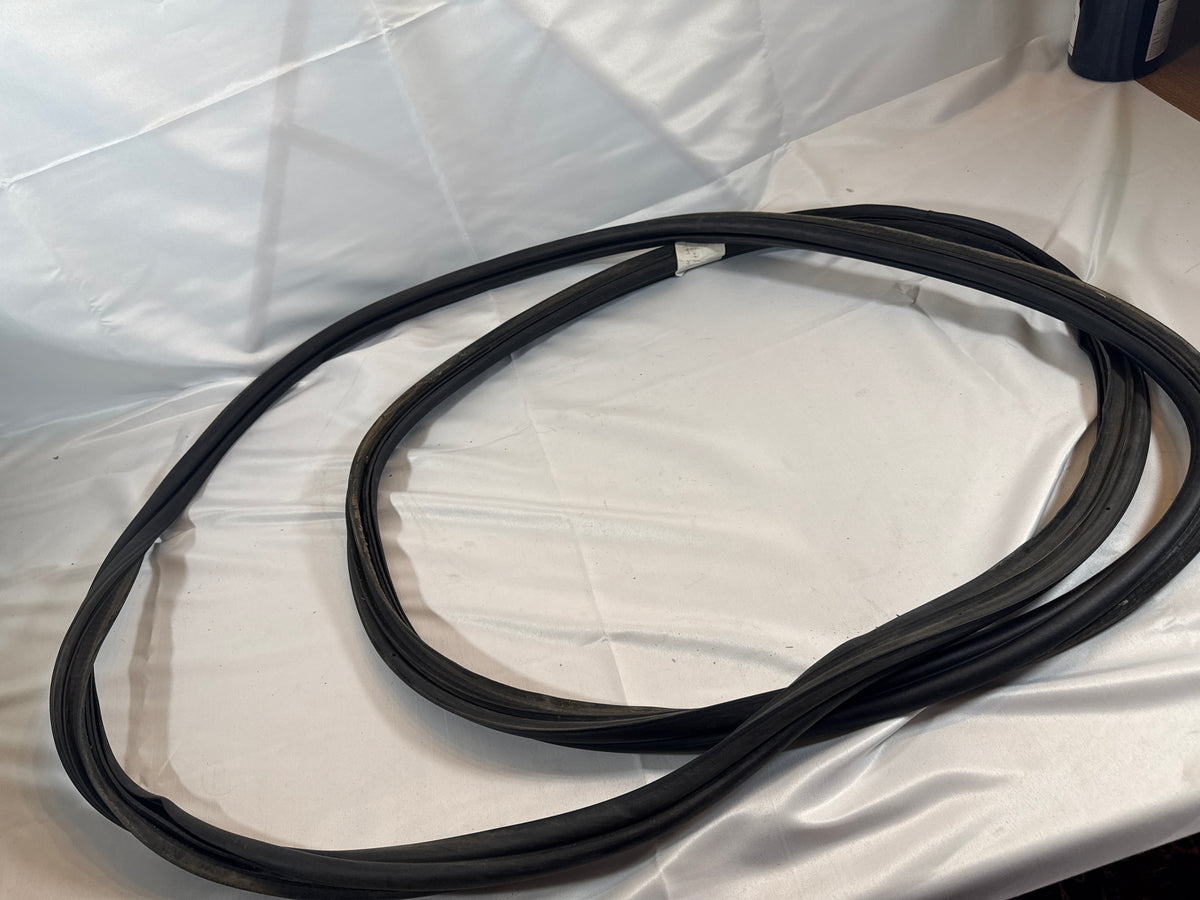 26001-112 Bin5 tailgate weather strip