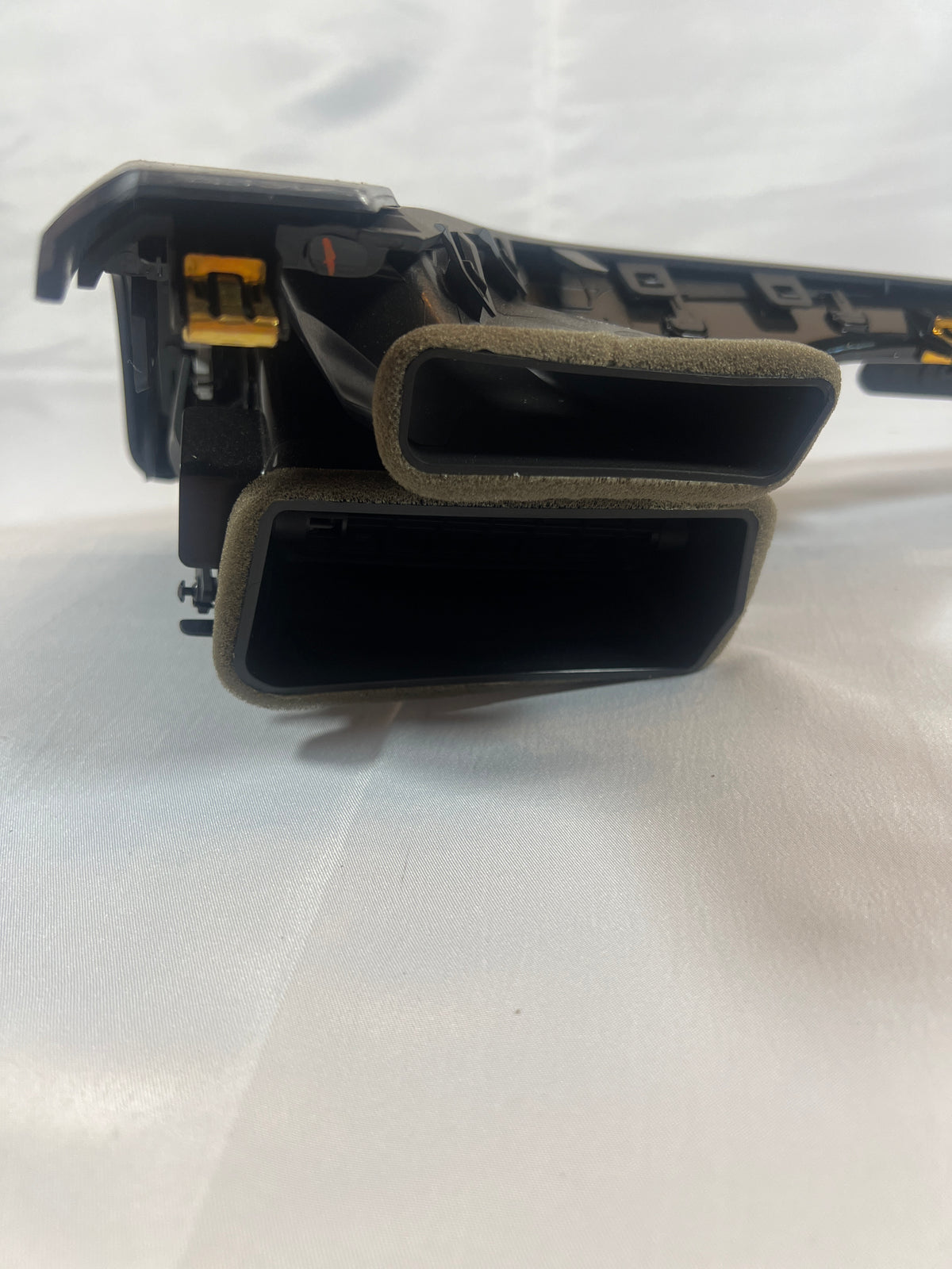 2019 Chevy Tahoe Premier RIGHT FRONT AC AIR VENT OUTLET / Synthesis Passenger Side Instrument Panel Outer Air Outlet 23464598