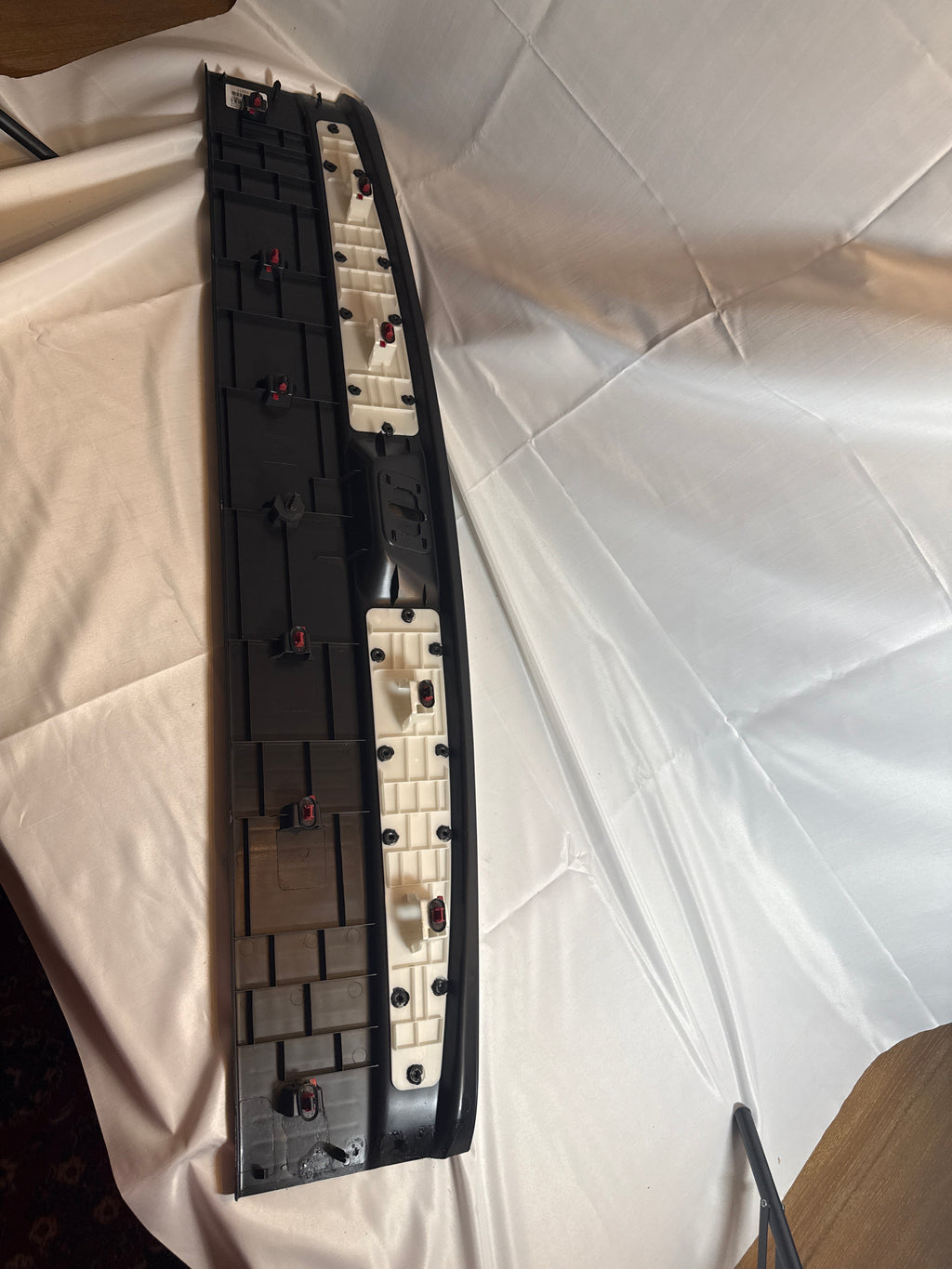 2019 Chevy Tahoe Premier Lock Latch Scuff Sill Plate Used ;Molding Assembly, Lift Gate Sill Garnish *Black 22886552