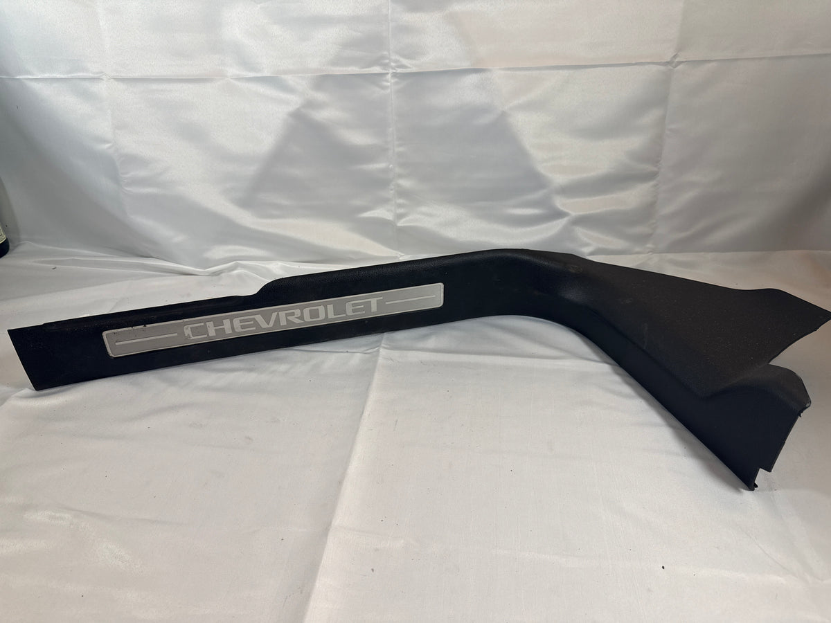 2019 Chevy Tahoe Premier Front Right Side Door Sill Garnish Still Plate Cover 23433401 22817357