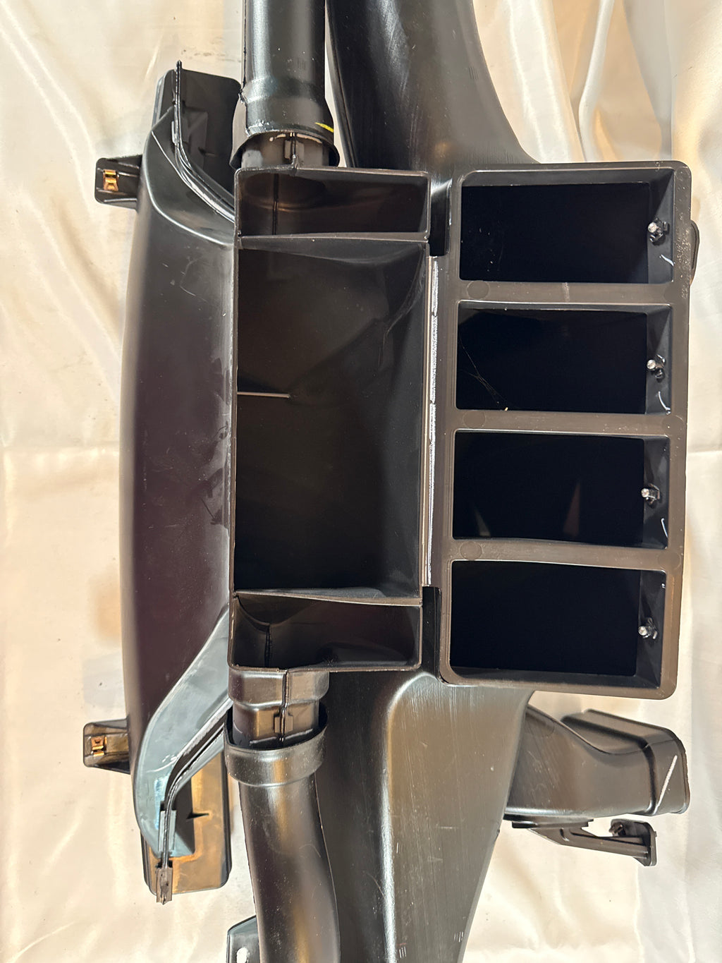 OEM# 22817483 2019 Chevy Tahoe Premier Front Air Distribution Duct