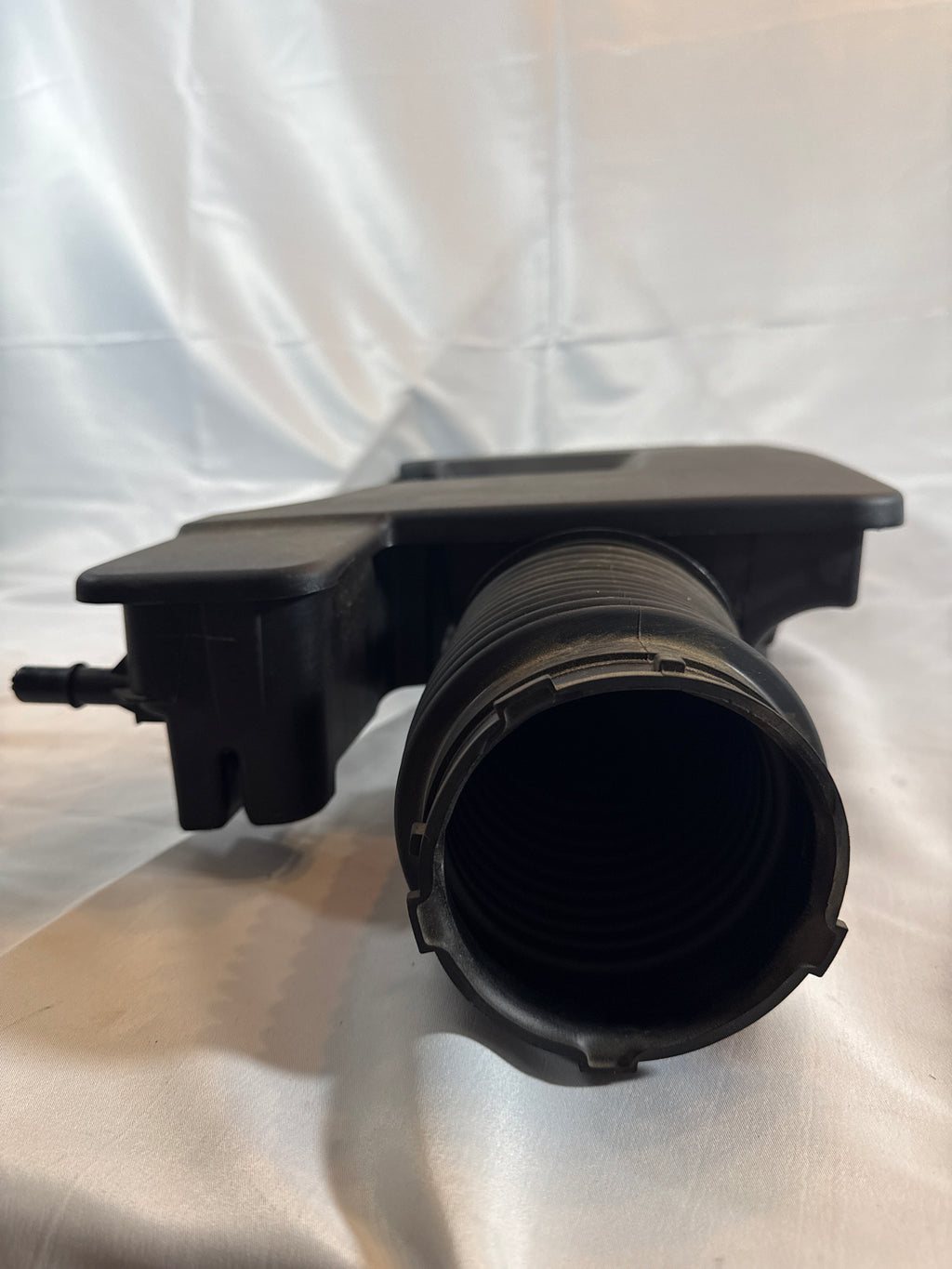OEM# 85002132 2019 Chevy Tahoe Premier Engine Air Intake Cleaner Outlet Duct