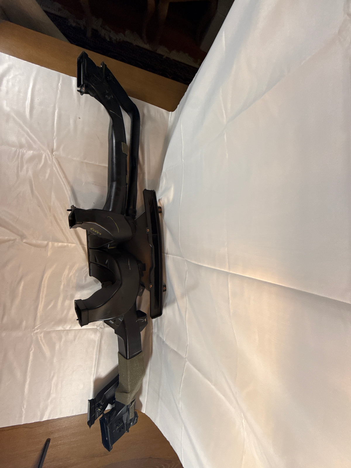OEM# 22817483 2019 Chevy Tahoe Premier Front Air Distribution Duct