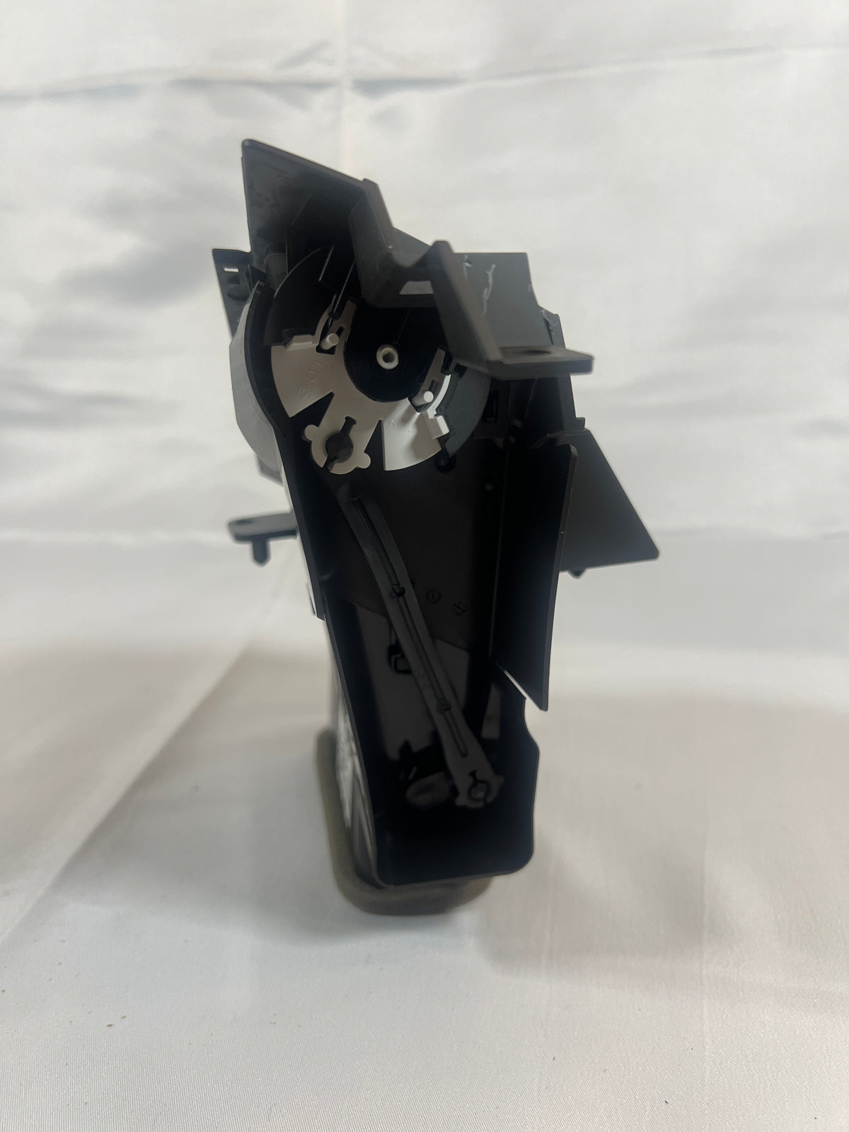 2019 Chevy Tahoe Premier Passenger Side Center Instrument Panel Air Outlet 23464301, 23464301