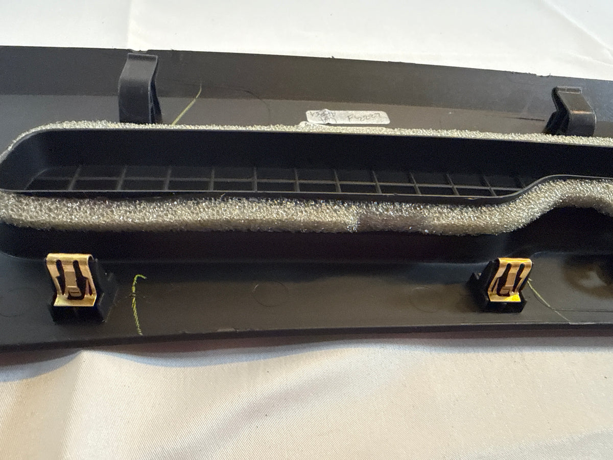 2019 Chevy Tahoe Premier Upper Dash Windshield Defroster Grille 22883585