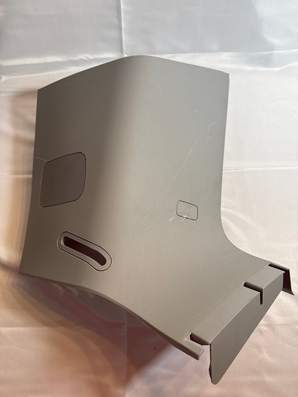 2019 Chevy Tahoe Premier Quarter Panel Interior Trim&nbsp;Body Rear Corner Upper Garnish Molding Assembly Grey R 23260179