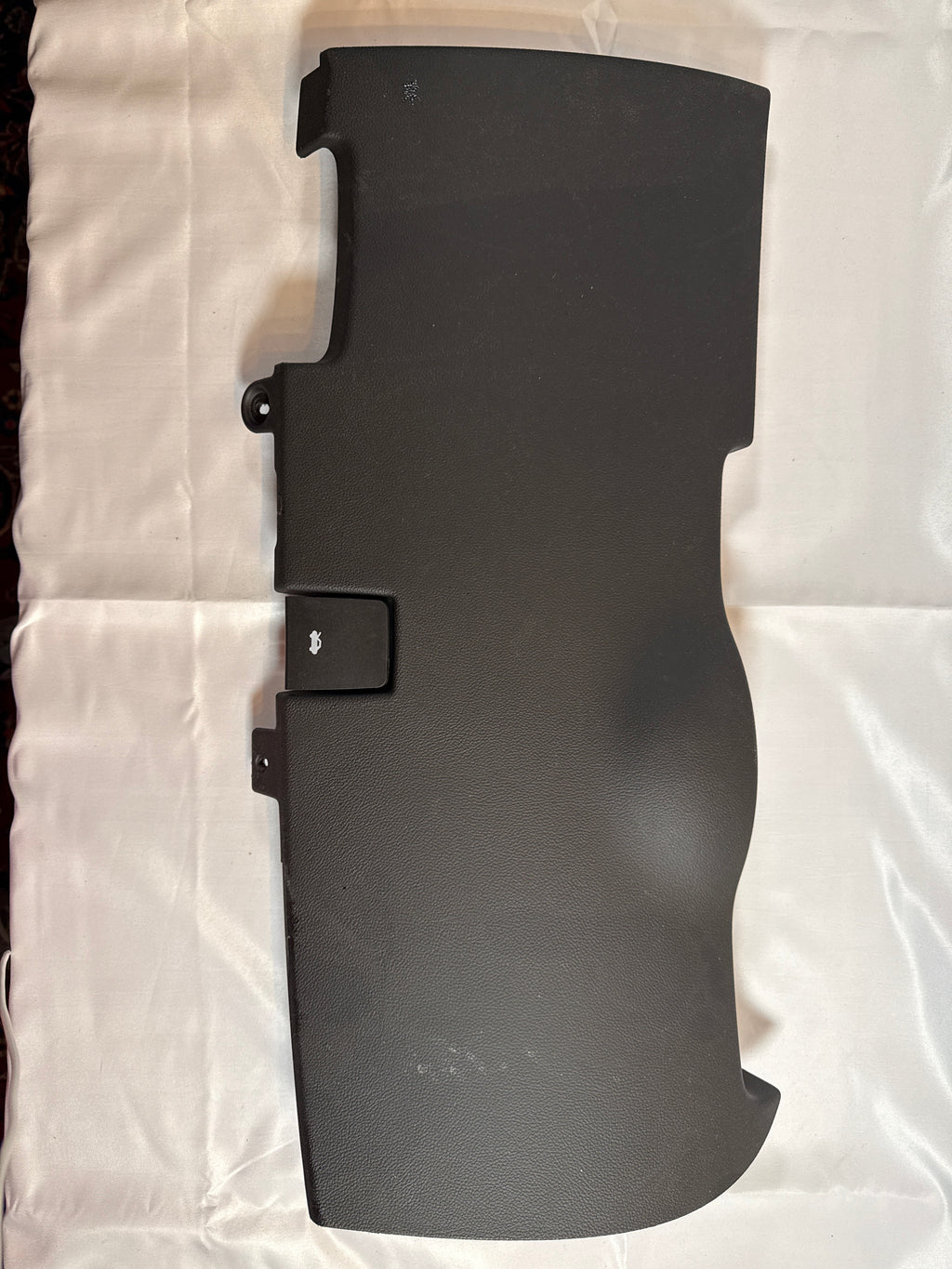 2019 Chevy Tahoe Premier DASHBOARD LEFT LOWER KNEE BOLSTER COVER TRIM PANEL 84007751
