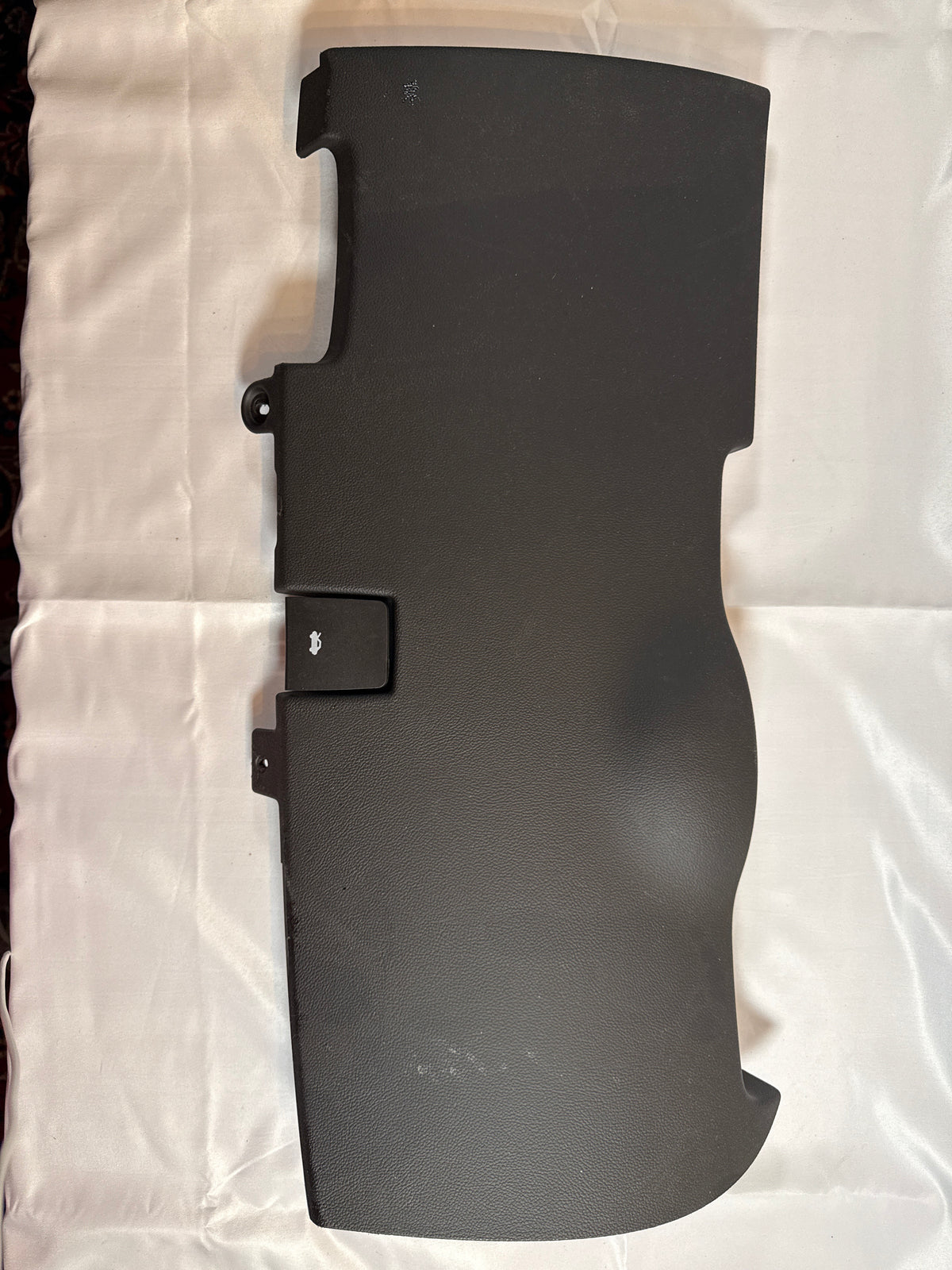 2019 Chevy Tahoe Premier DASHBOARD LEFT LOWER KNEE BOLSTER COVER TRIM PANEL 84007751