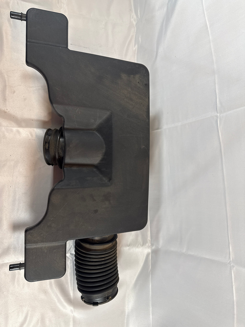 OEM# 85002132 2019 Chevy Tahoe Premier Engine Air Intake Cleaner Outlet Duct