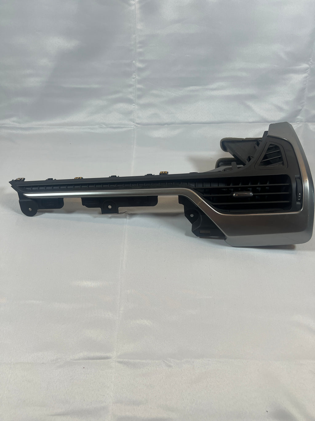 2019 Chevy Tahoe Premier RIGHT FRONT AC AIR VENT OUTLET / Synthesis Passenger Side Instrument Panel Outer Air Outlet 23464598