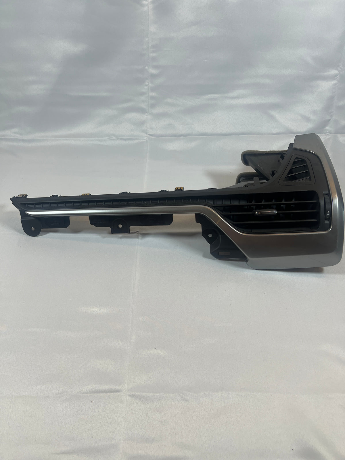 2019 Chevy Tahoe Premier RIGHT FRONT AC AIR VENT OUTLET / Synthesis Passenger Side Instrument Panel Outer Air Outlet 23464598