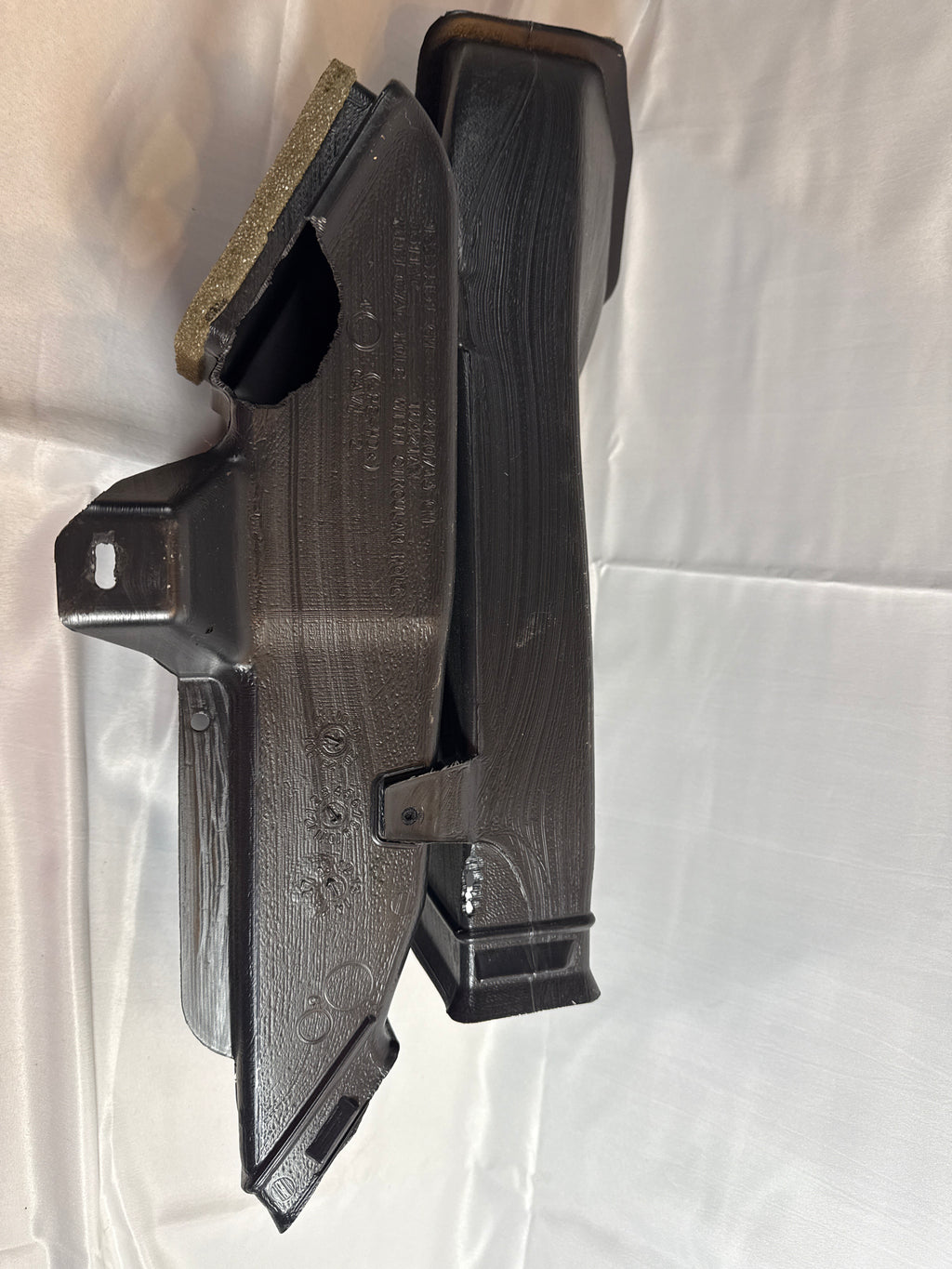 2019 Chevy Tahoe Premier REAR RIGHT FLOOR AIR DUCT DISTRIBUTOR COVER 22920713