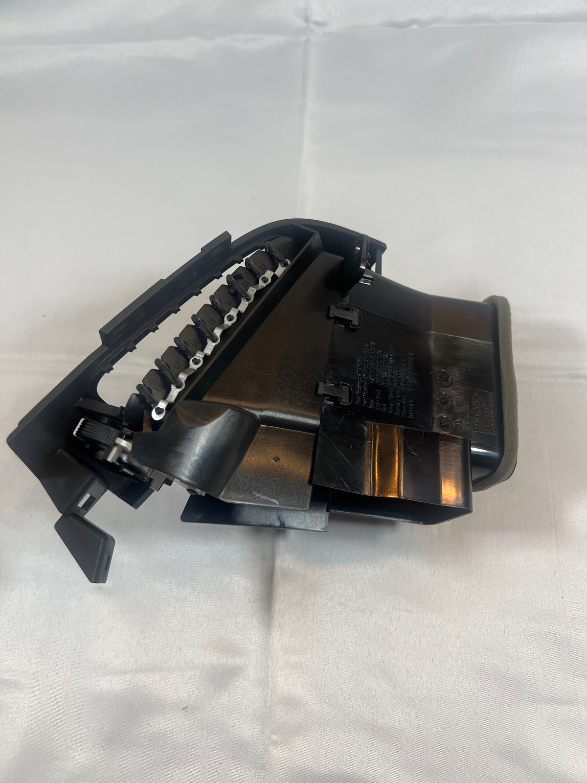 2019 Chevy Tahoe Premier Driver Side Center Instrument Panel Air Outlet 23464302, 22780236