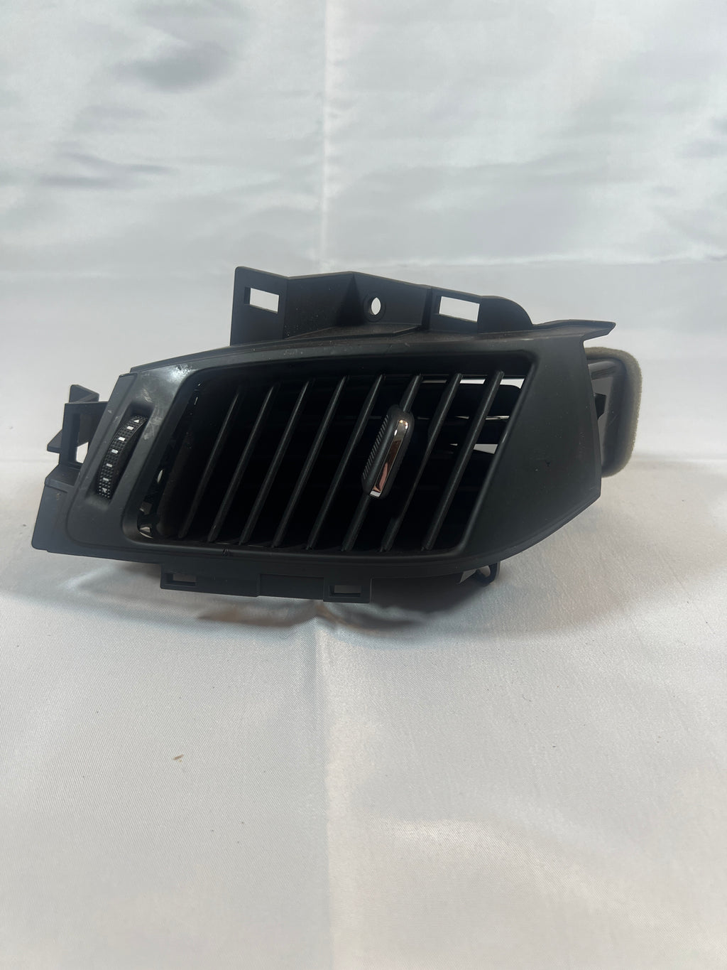 2019 Chevy Tahoe Premier Driver Side Center Instrument Panel Air Outlet 23464302, 22780236