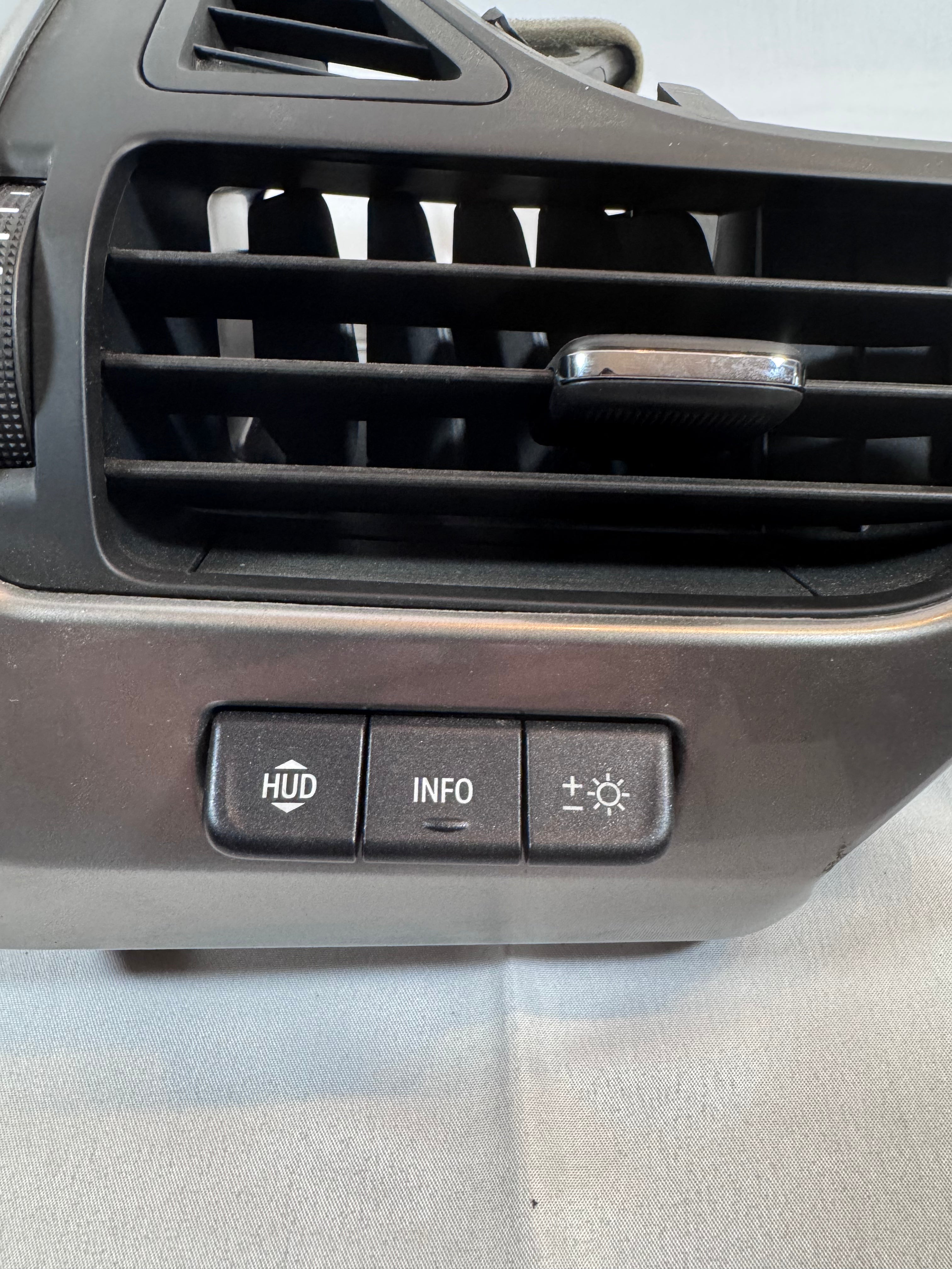 2019 Chevy Tahoe Premier LEFT DRIVER DASH HVAC AC AIR VENT GRILLE 23464303