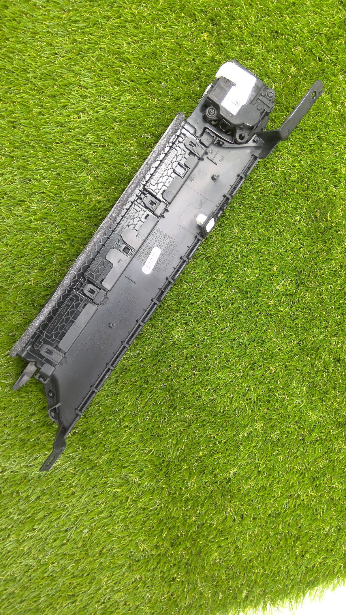 OEM 1135554-00-A 2022 Tesla Model Y Right Front Dash Air Vent Grille Trim