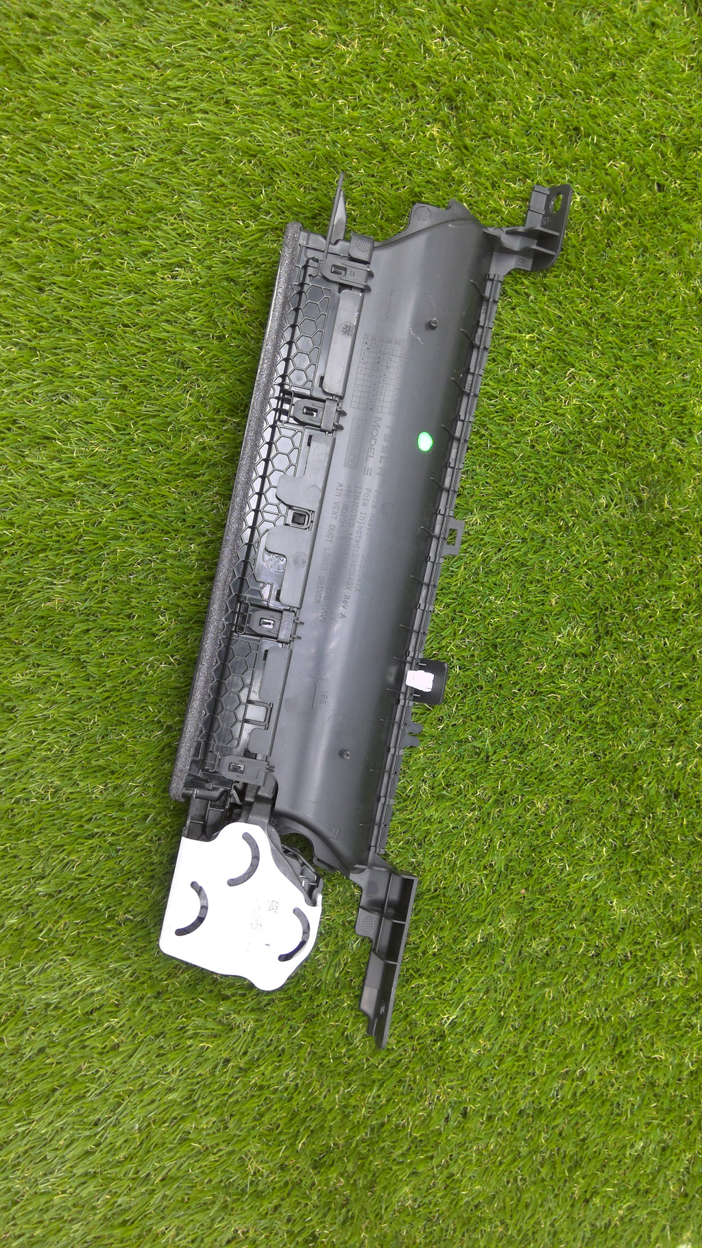 OEM 1135554-00-A 2022 Tesla Model Y Right Front Dash Air Vent Grille Trim