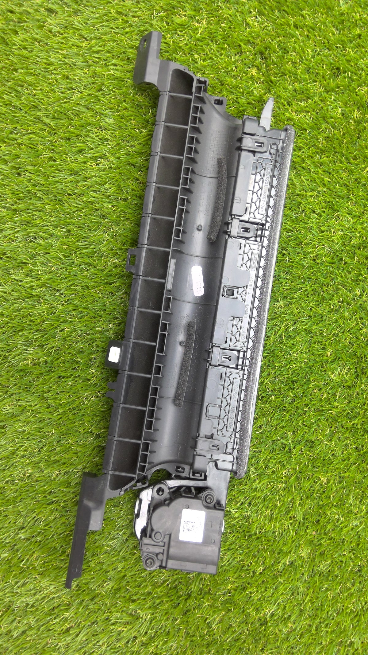 OEM 1135554-00-A 2022 Tesla Model Y Right Front Dash Air Vent Grille Trim