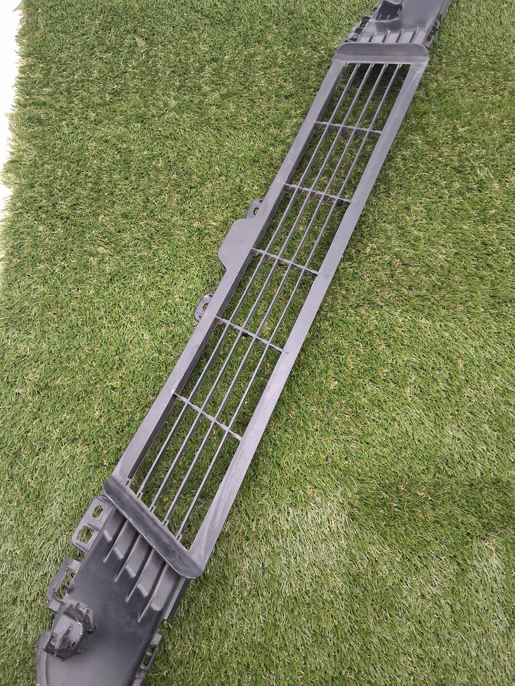 OEM 1537264-00-B 2022 Tesla Model Y Front Bumper Lower Grille