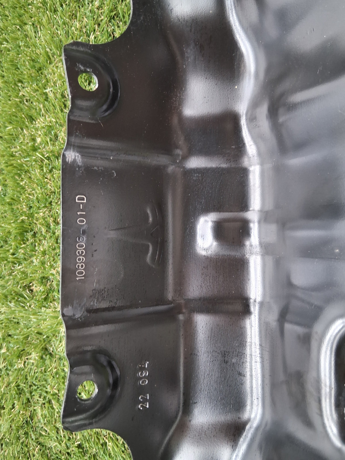 OEM 1089308-01-D 2022 Tesla Model Y Main Battery Mount Bracket Support