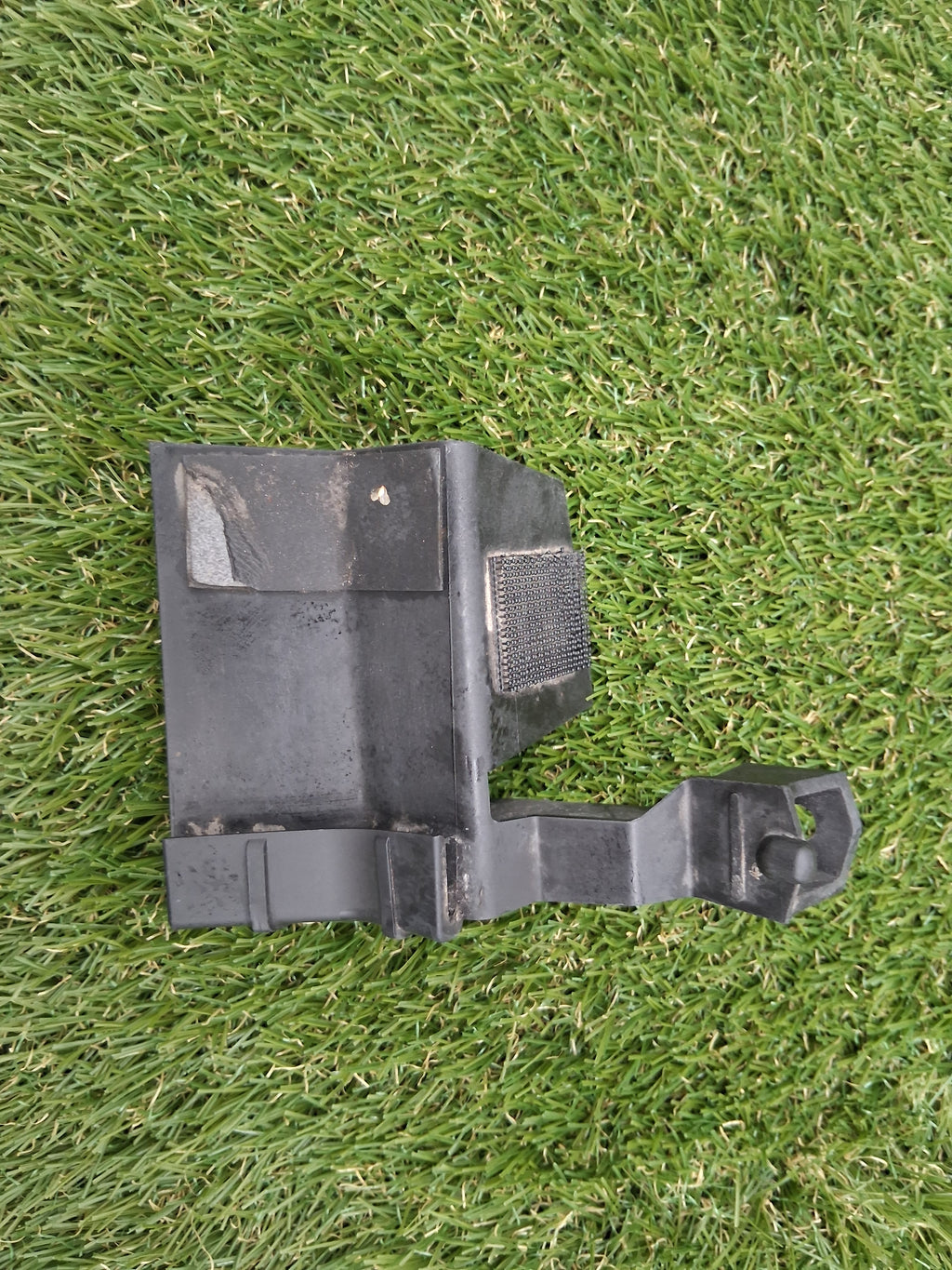 OEM 1555377-00-C 2022 Tesla Model Y Rocket Bracket Right Hand