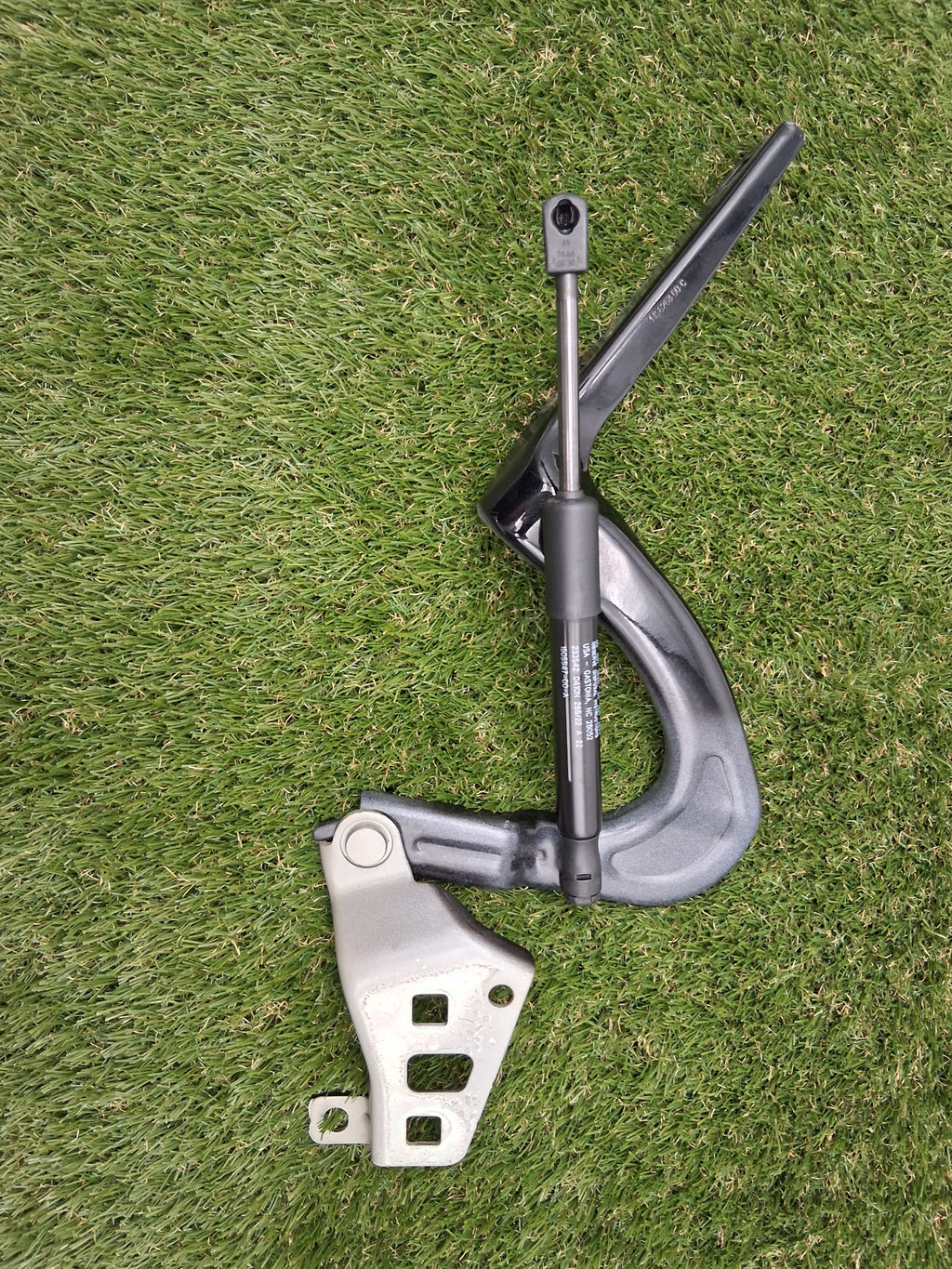 OEM 1505547-00-A 2022 Tesla Model Y Left Hinge Support Shock Strut