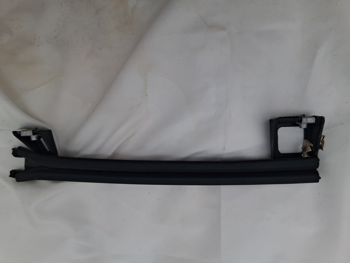 OEM# 804010829 2019 Chevy Tahoe Premier Door Window Glass Rearward Guide