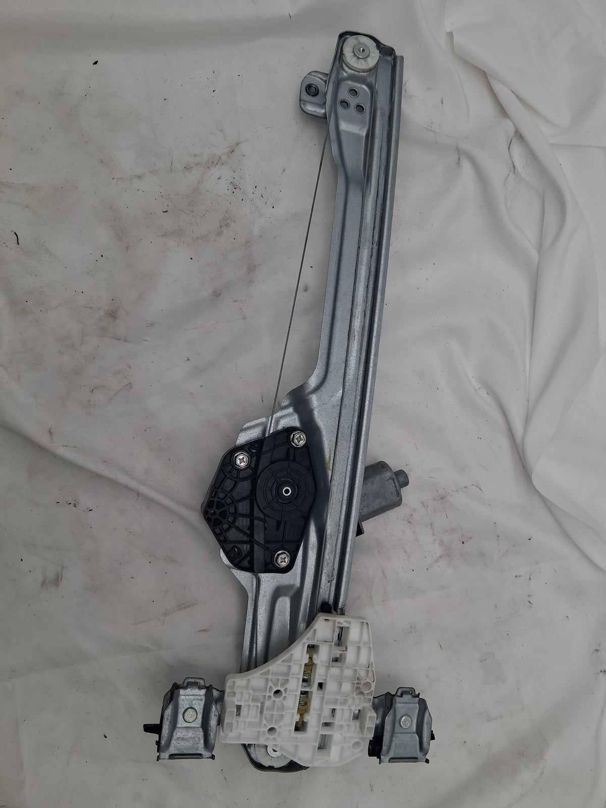 OEM# 98830-K2111 2019 Chevy Tahoe Premier Rear Right Window Motor