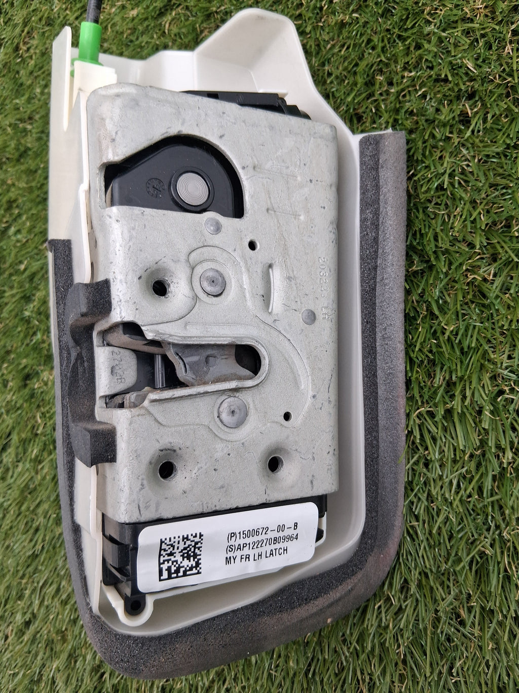 OEM 1500672-00-B 2022 Tesla Model Y Left Door Lock Actuator