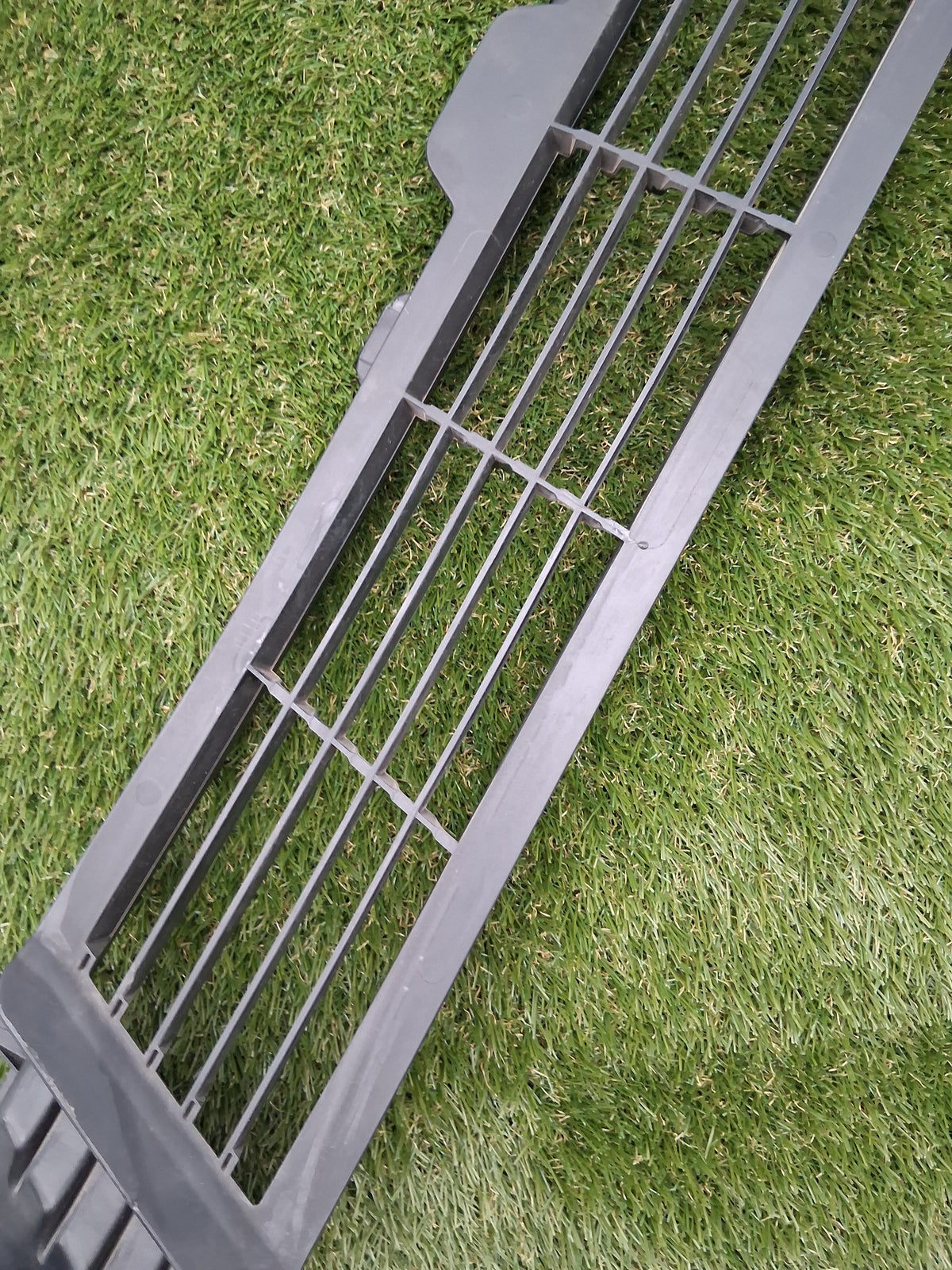 OEM 1537264-00-B 2022 Tesla Model Y Front Bumper Lower Grille