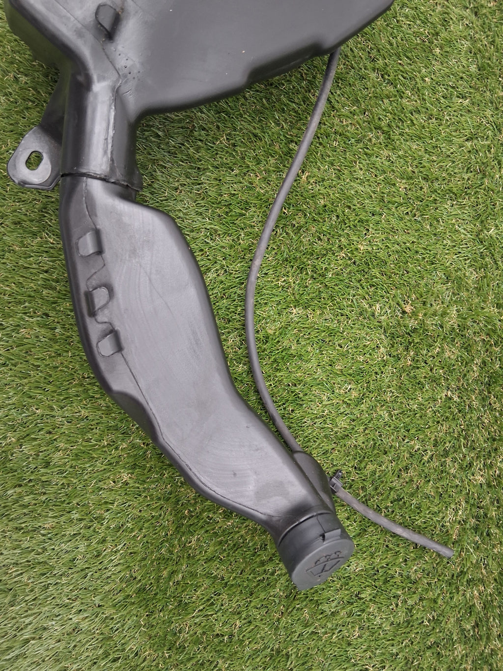 OEM 1490400-00-C 2022 Tesla Model Y Wiper Washer Reservoir Tank w Tube