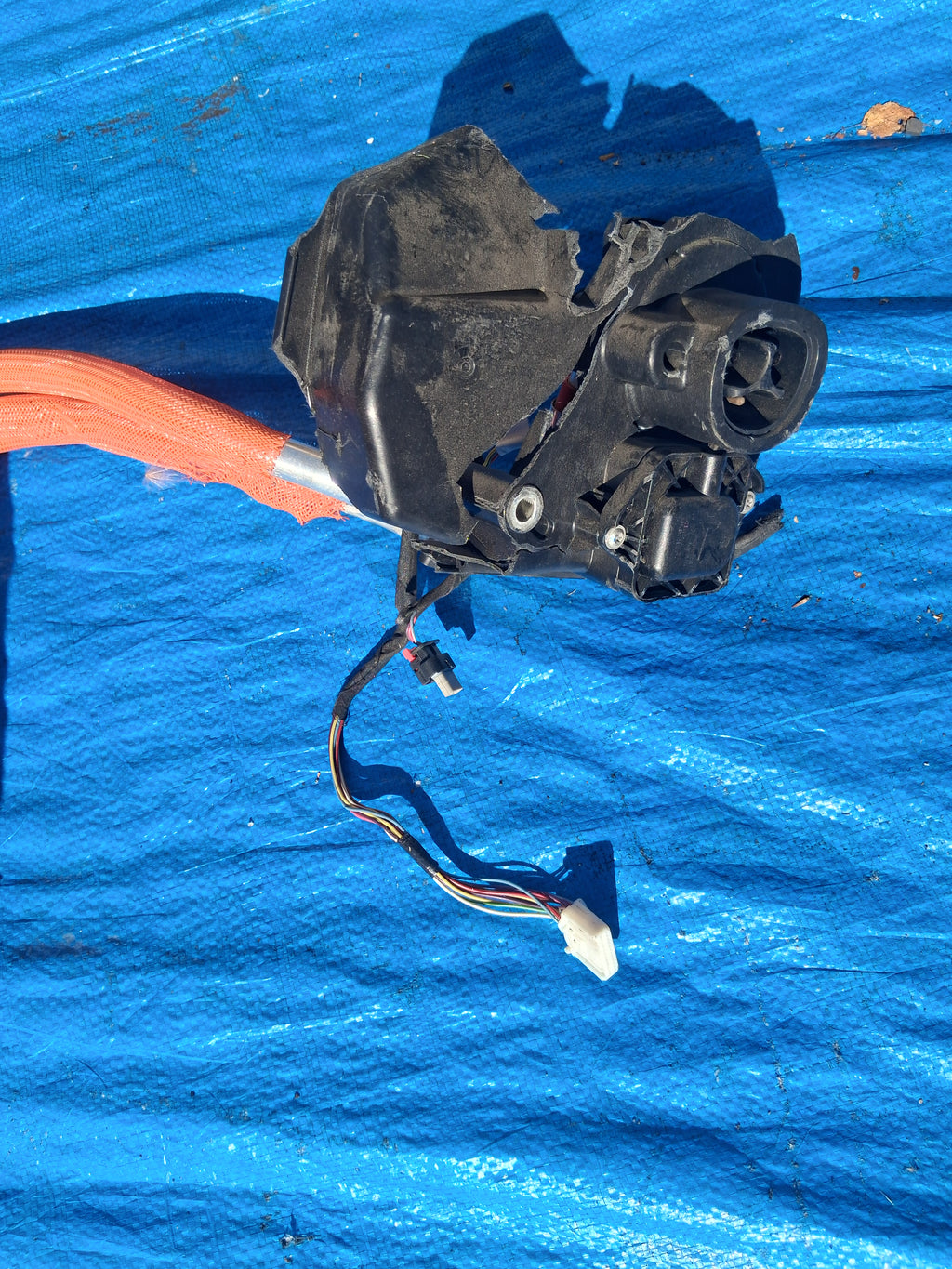 OEM 1549235-11-D 2022 Tesla Model Y High Voltage Bus Bar Cable Wiring Damaged Charge Port Cover
