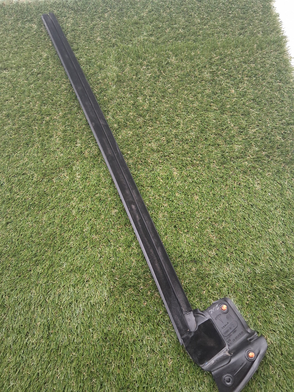 OEM 1500063-00-D 2022 Tesla Model Y Right Door Window Inner Seal Weatherstrip