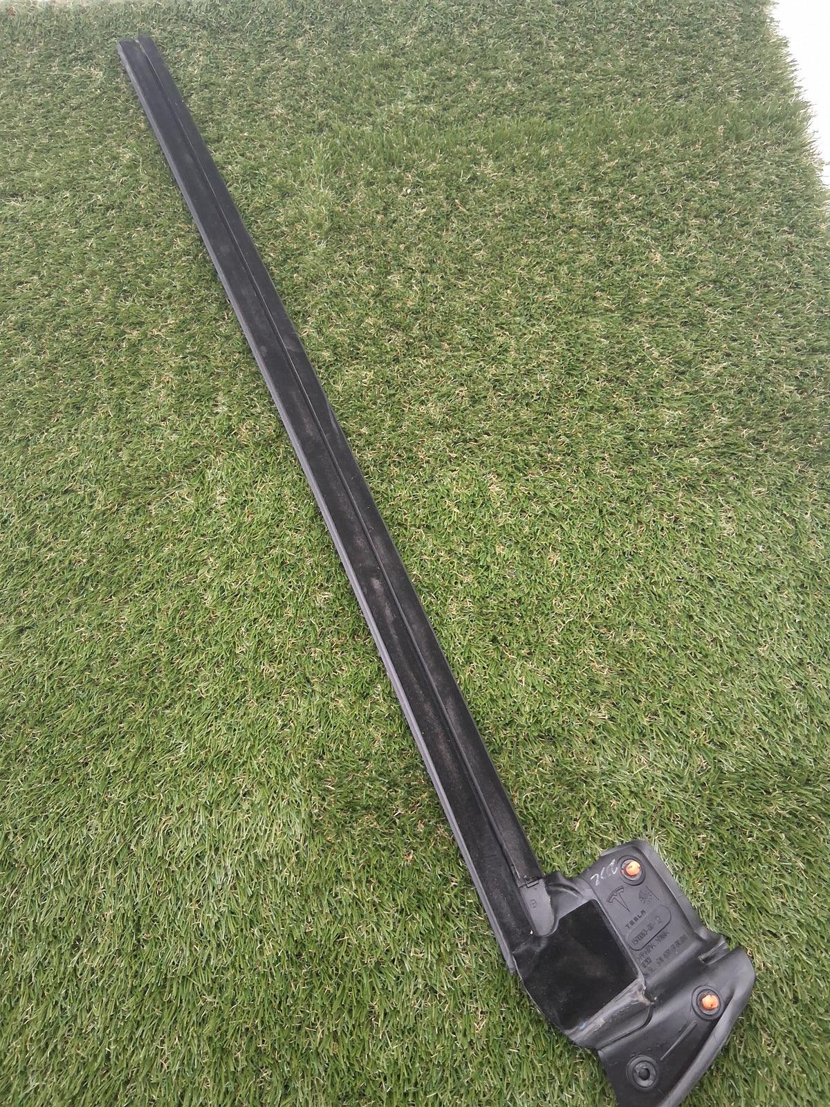 OEM 1500063-00-D 2022 Tesla Model Y Right Door Window Inner Seal Weatherstrip