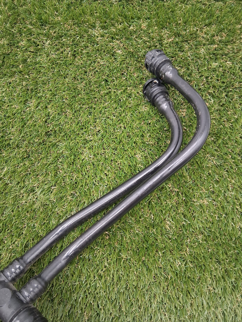 OEM 1647662-00-E 2022 Tesla Model Y Chiller Battery Coolant Hose Pipe
