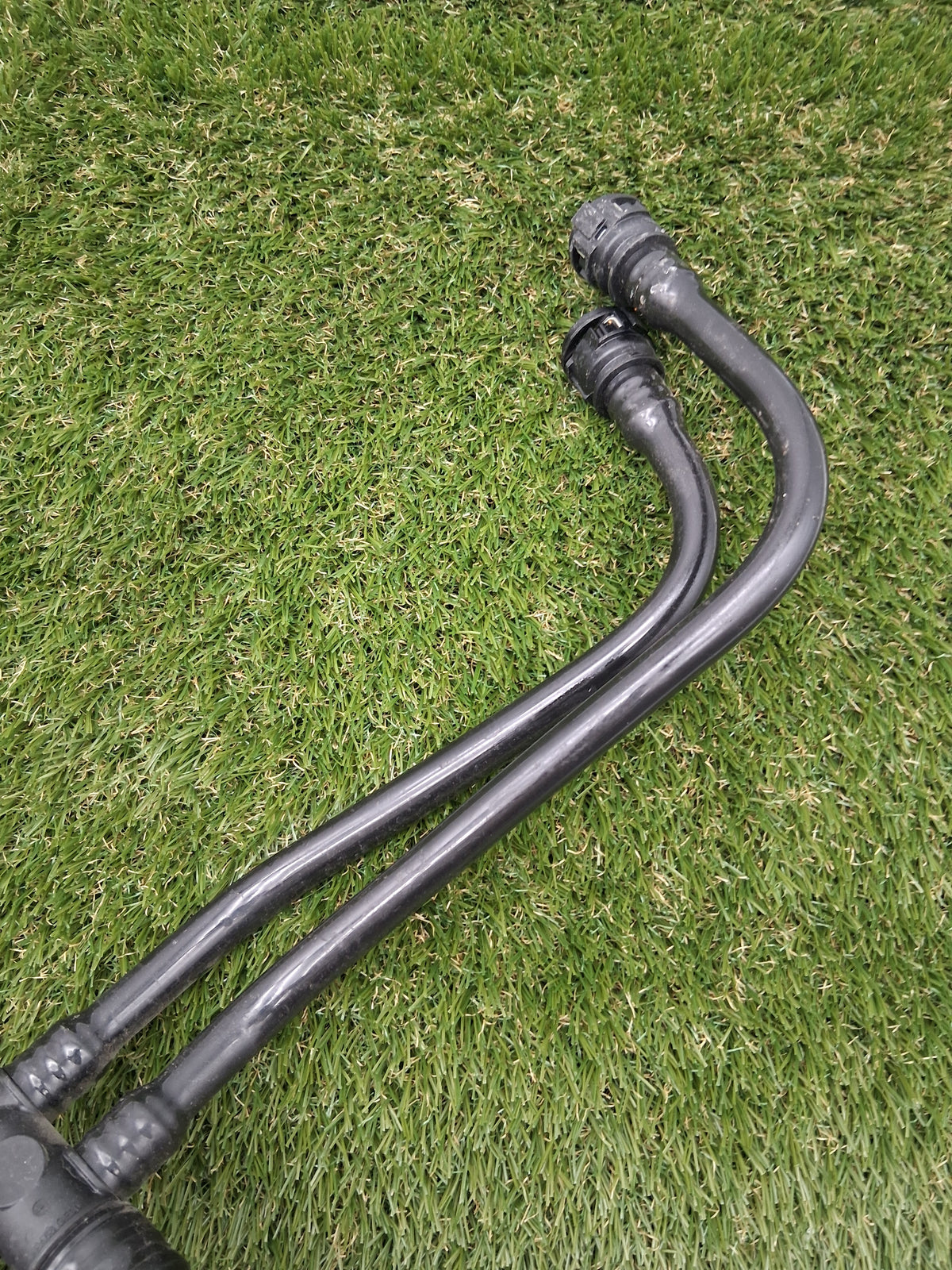 OEM 1647662-00-E 2022 Tesla Model Y Chiller Battery Coolant Hose Pipe