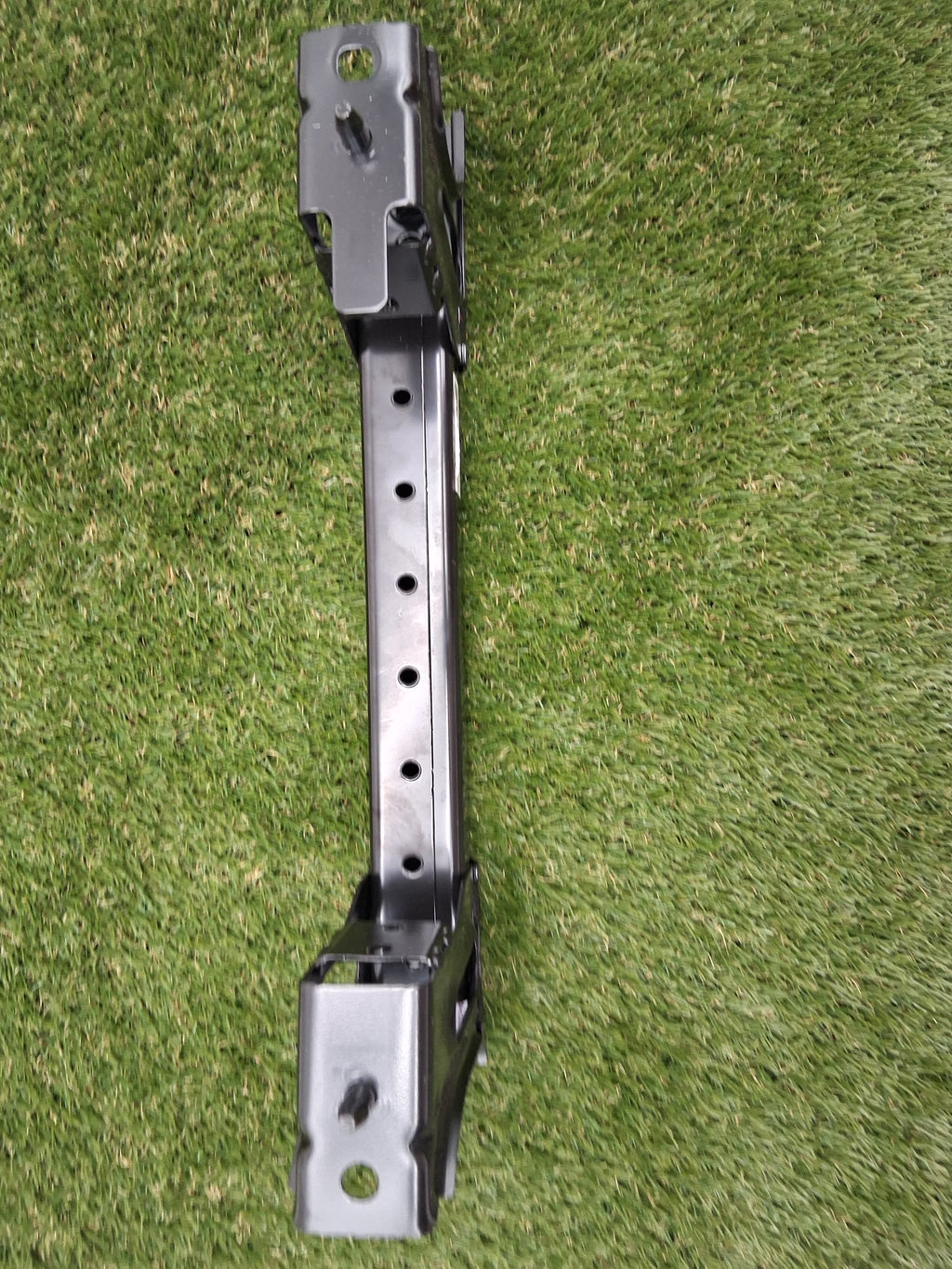 OEM 1490675-33-D 2022 Tesla Model Y Left Seat Holder Bracket