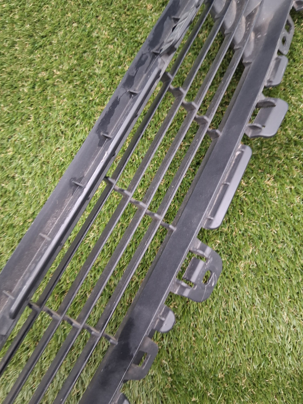 OEM 1537264-00-B 2022 Tesla Model Y Front Bumper Lower Grille