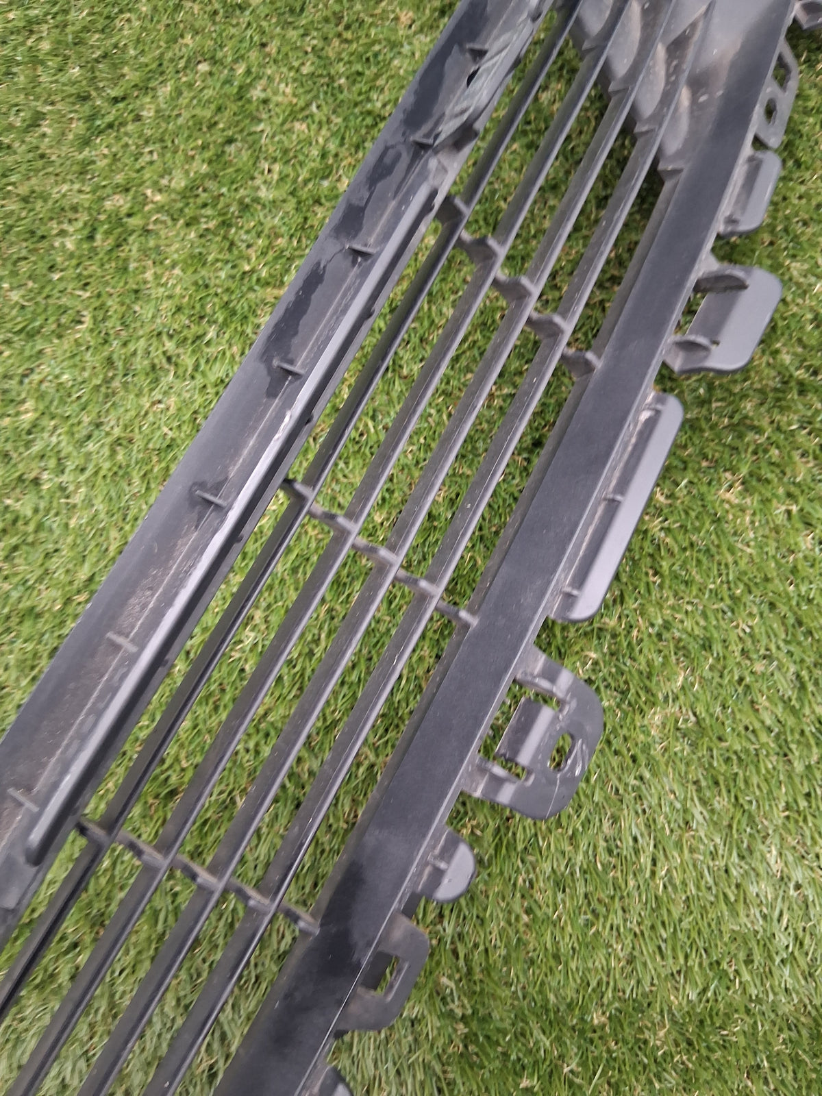 OEM 1537264-00-B 2022 Tesla Model Y Front Bumper Lower Grille