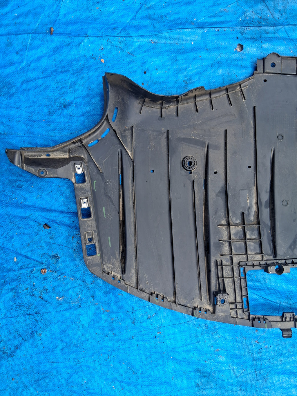 OEM 1784690-00-C 2022 Tesla Model Y Rear Bumper Diffuser