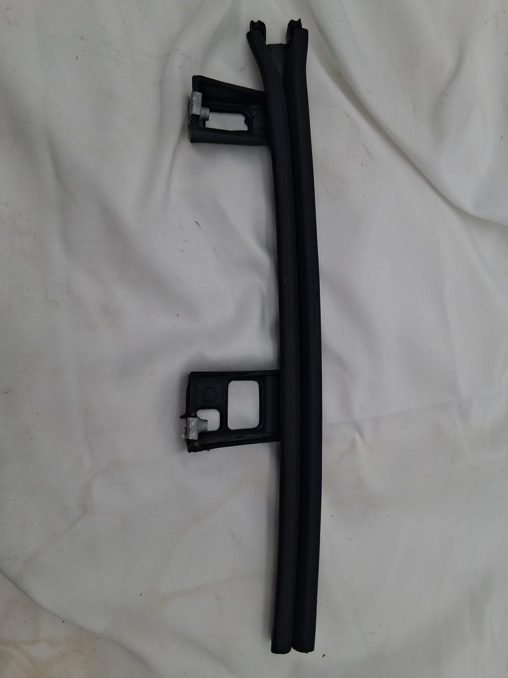 OEM 2019 Chevy Tahoe Premier DOOR WINDOW GLASS FORWARD GUIDE