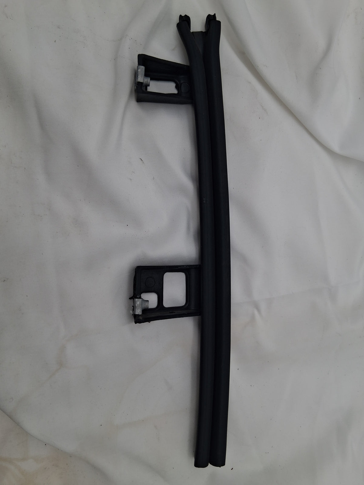 OEM 2019 Chevy Tahoe Premier DOOR WINDOW GLASS FORWARD GUIDE