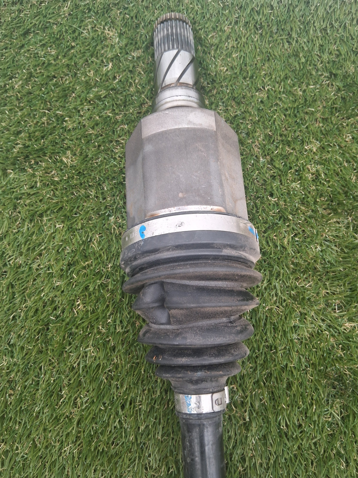 OEM 1188119-00-B 2022 Tesla Model Y CV Axle Shaft Half shaft
