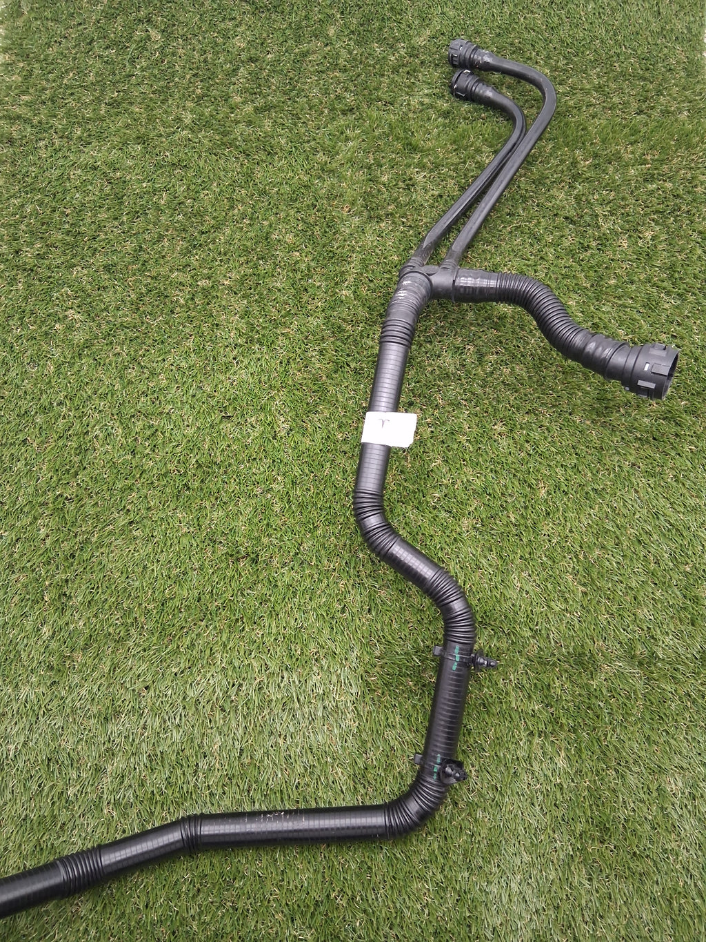 OEM 1647662-00-E 2022 Tesla Model Y Chiller Battery Coolant Hose Pipe