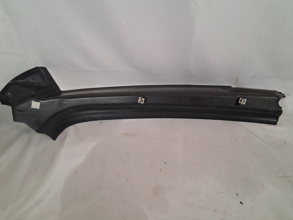 OEM# 84273586 2019 Chevy Tahoe Premier Body Side Gutter Drain Cover