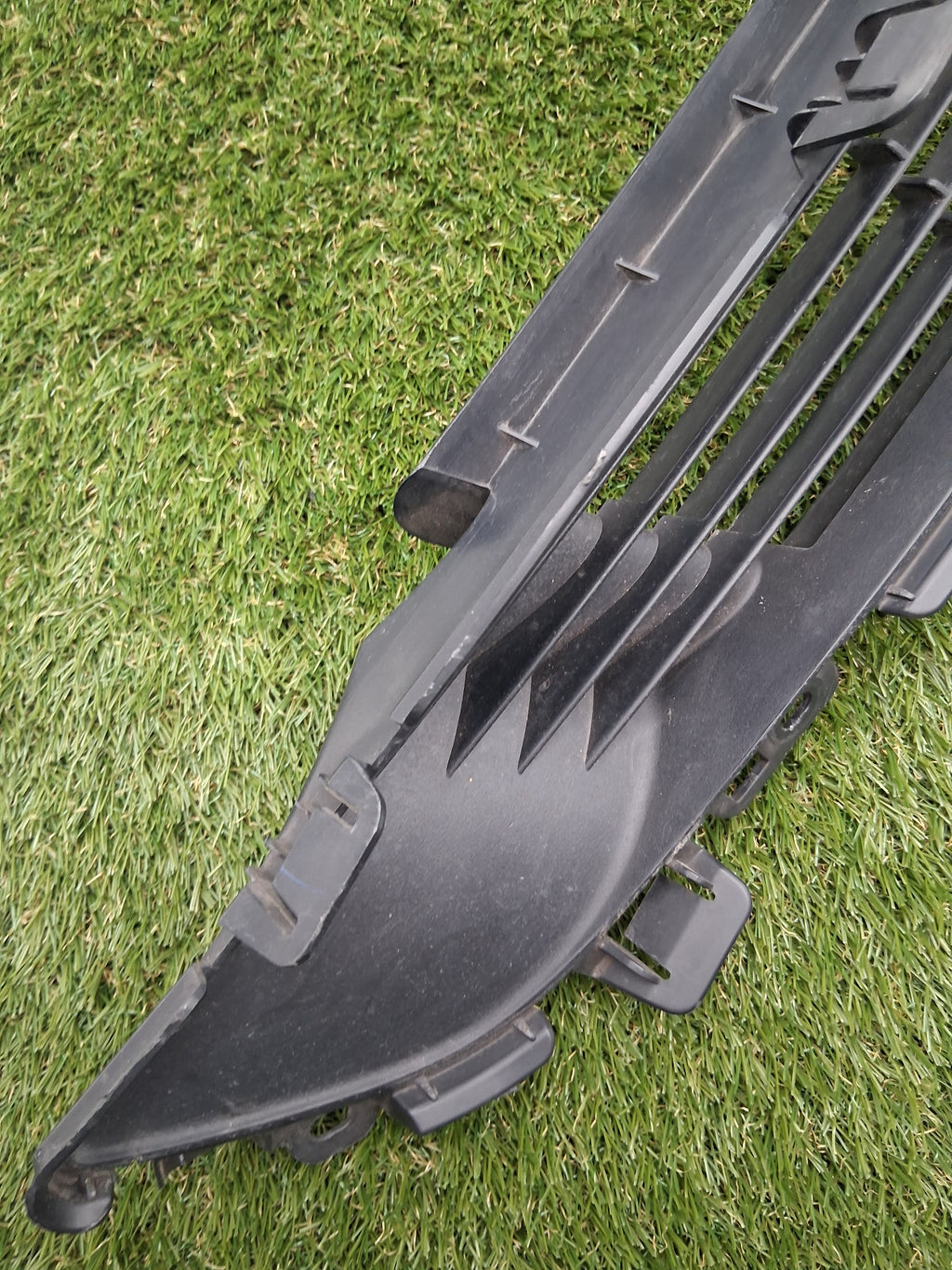 OEM 1537264-00-B 2022 Tesla Model Y Front Bumper Lower Grille