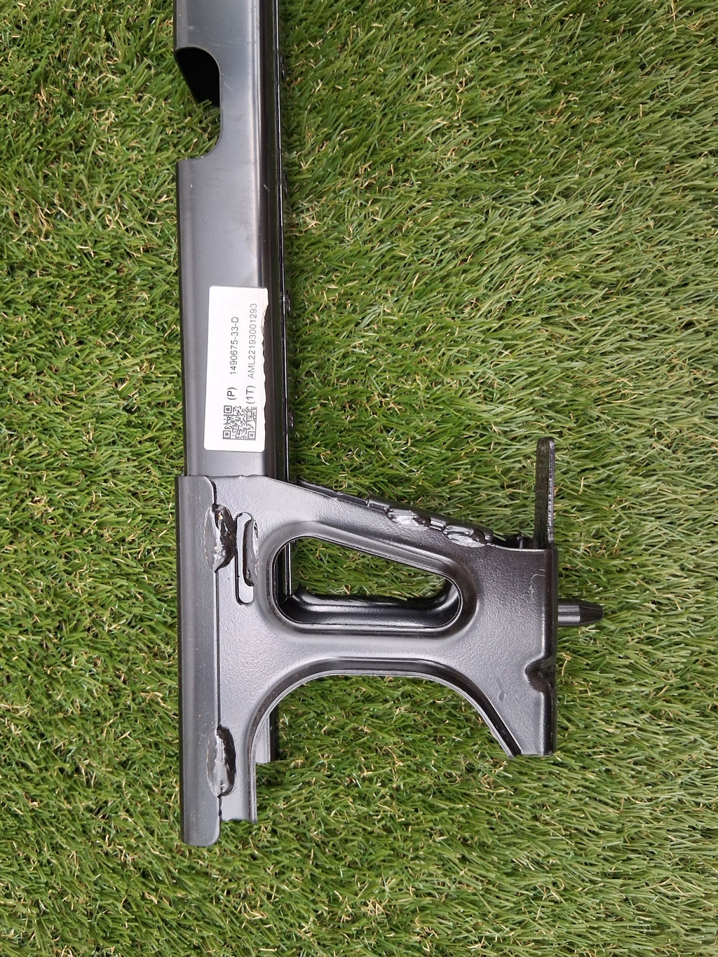 OEM 1490675-33-D 2022 Tesla Model Y Left Seat Holder Bracket