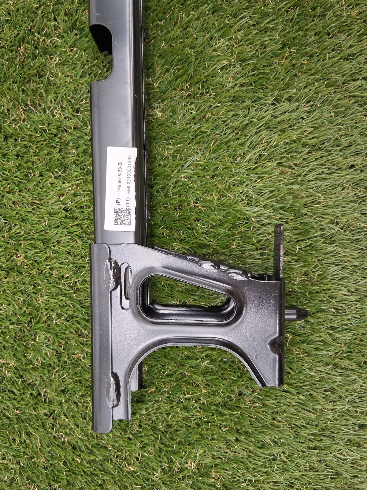 OEM 1490675-33-D 2022 Tesla Model Y Left Seat Holder Bracket
