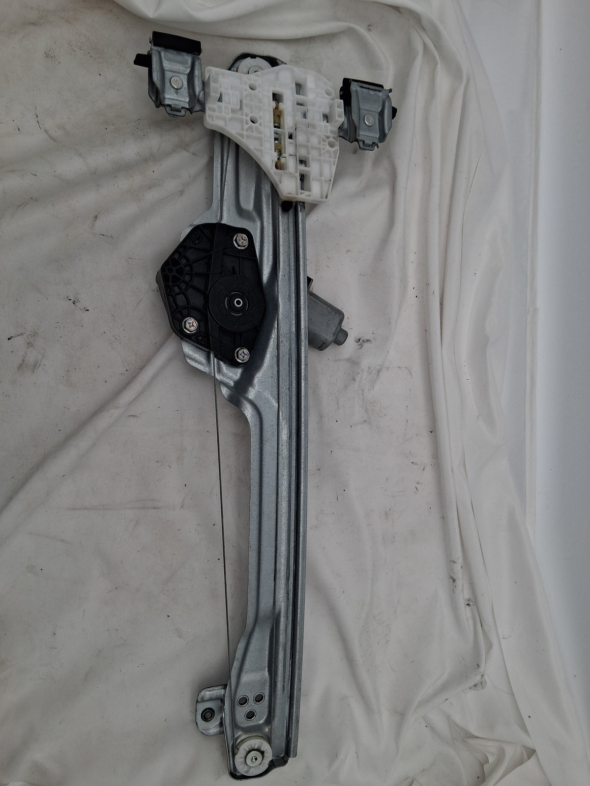 OEM# 98840-K2111 2019 Chevy Tahoe Premier Left Window Regulator & Motor