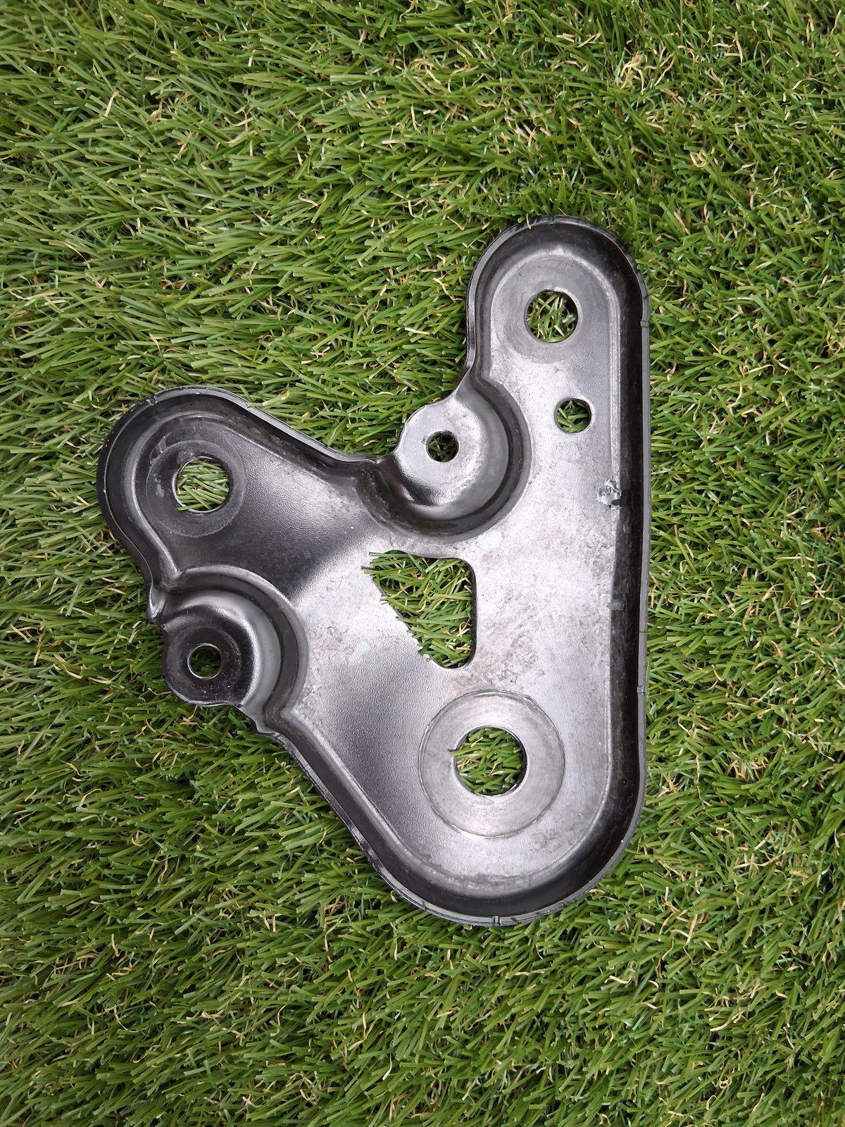 OEM 1044576-00-D 2022 Tesla Model Y Right Subframe Shear Bracket Plate